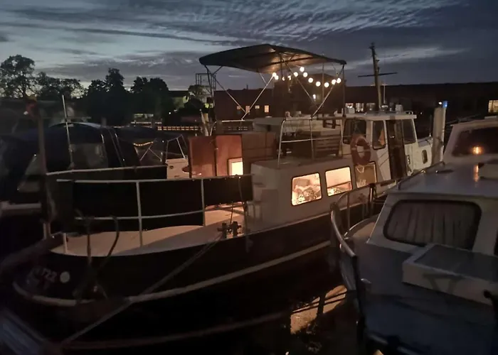 Gemütliches Wohnschiff