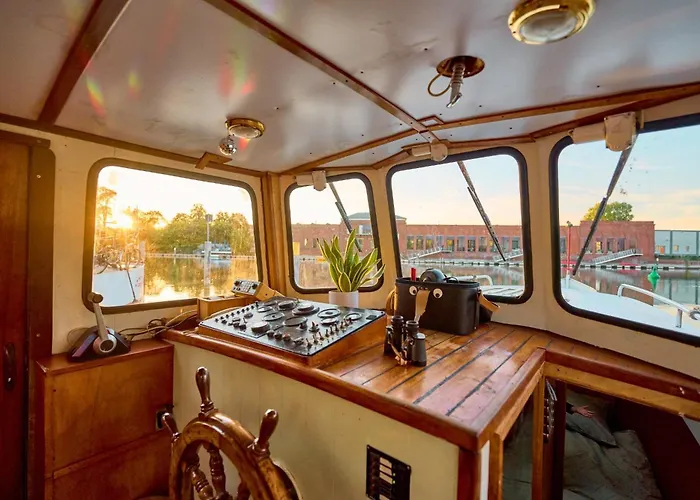 Gemütliches Wohnschiff *